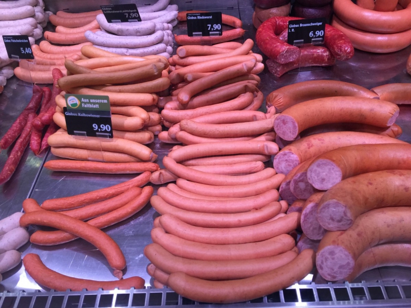 vitrine-LE BAR SUR LOUP-min_sausages_meat_butchery-1069321